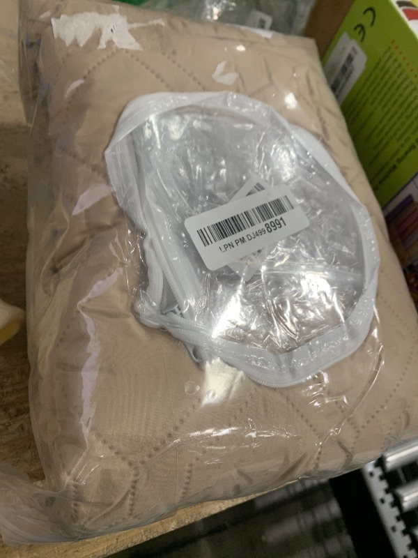 Photo 2 of Ameritex Waterproof Dog Bed Cover Pet Blanket for Furniture Bed Couch Sofa Reversible