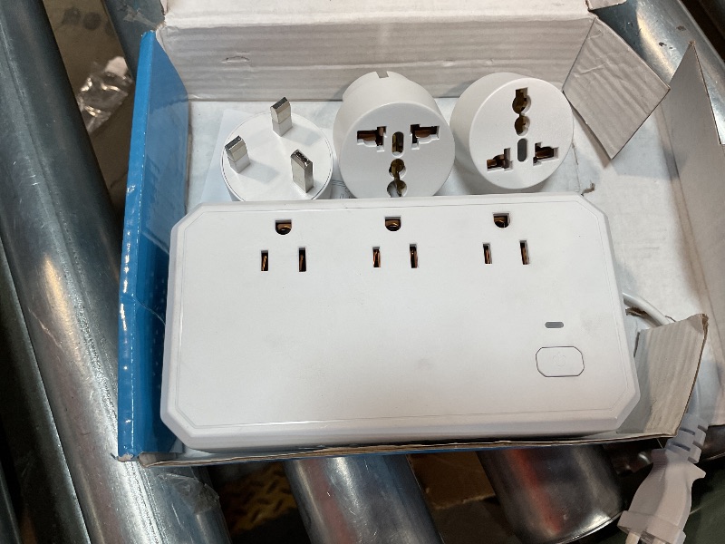 Photo 1 of Puveini PD 20W Voltage Converter US to Europe, 250W Step Down 220v to 110v Voltage Converter, 6 AC Output, 6 USB Ports with UK/US/EU Plug Adapter, White