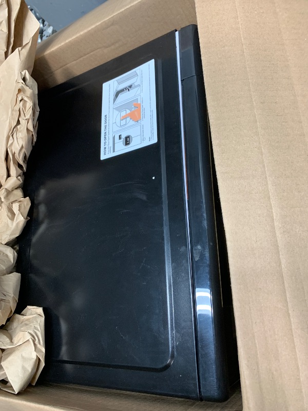Photo 1 of BLACK+DECKER EM031MB11 Digital Microwave Oven with Turntable Push-Button Door, Child Safety Lock, 1000W, 1.1cu.ft, Black & Stainless Steel, 1.1 Cu.ft
