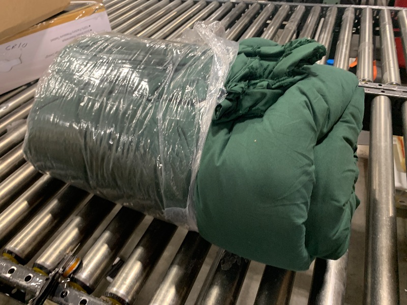 Photo 1 of Litanika King Size Comforter Set Dark Emerald Green, 3 Pieces Lightweight Comforter King Size Tufted Down Alternative Comforter Fluffy Bed Set Gift Choice