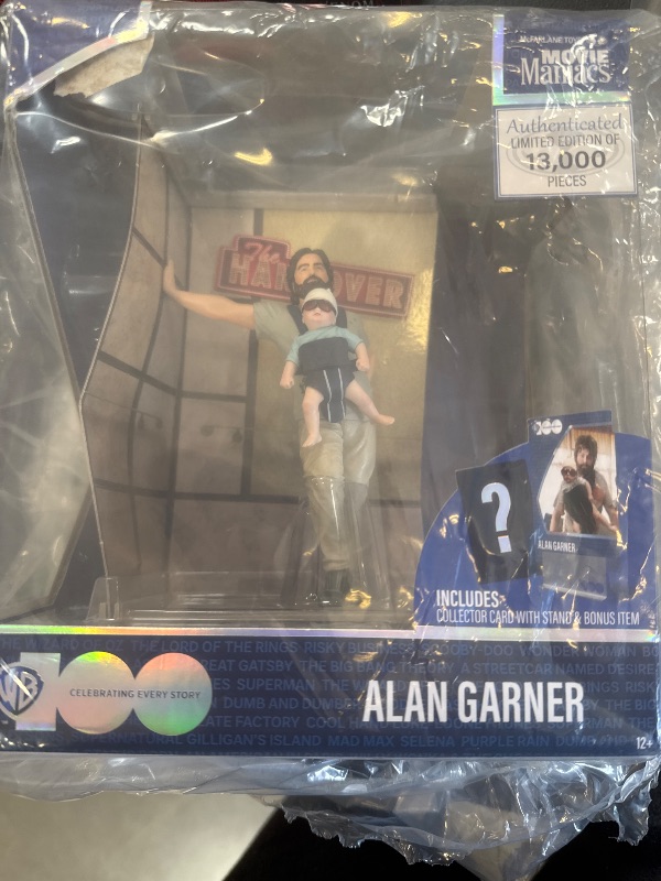 Photo 1 of 6" Posed Figure - Alan Garner (The Hangover) - Movie Maniacs WB100