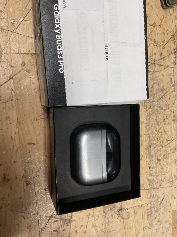 Photo 1 of ***(MAJOR DAMAGE/ SEE NOTES)***
SAMSUNG Galaxy Buds 3  AI True Wireless Bluetooth Earbuds, Noise Cancelling, Sound Optimization, Redesigned Comfort Fit, Silver [US Version, Amazon Exclusive, 2Yr Warranty]