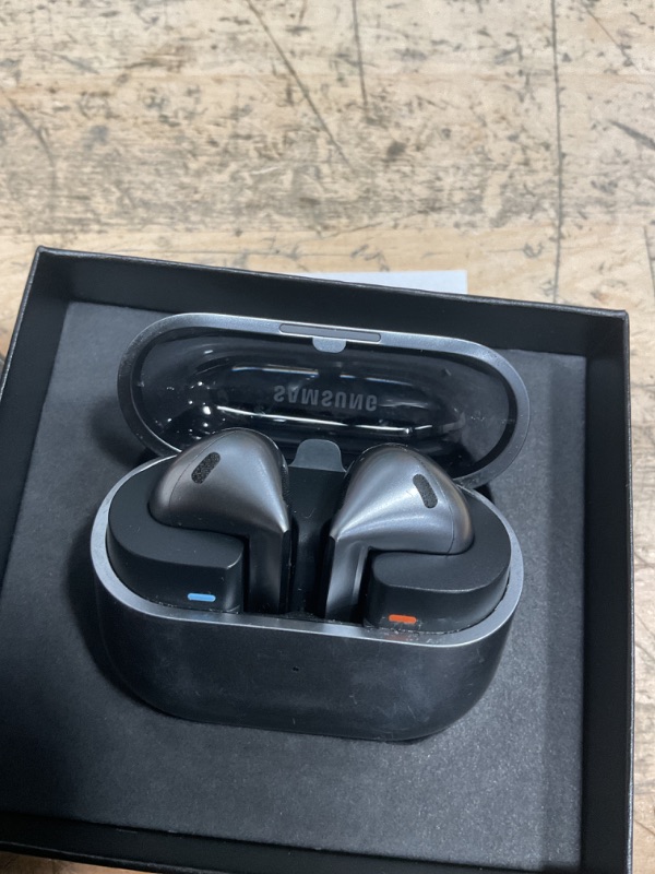 Photo 1 of ***(MAJOR DAMAGE/ SEE NOTES)***
SAMSUNG Galaxy Buds 3  AI True Wireless Bluetooth Earbuds, Noise Cancelling, Sound Optimization, Redesigned Comfort Fit, Silver [US Version, Amazon Exclusive, 2Yr Warranty]