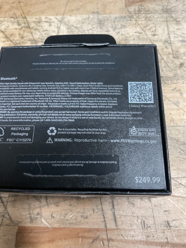 Photo 1 of ***(MAJOR DAMAGE/ SEE NOTES)***
SAMSUNG Galaxy Buds 3  AI True Wireless Bluetooth Earbuds, Noise Cancelling, Sound Optimization, Redesigned Comfort Fit, Silver [US Version, Amazon Exclusive, 2Yr Warranty]
