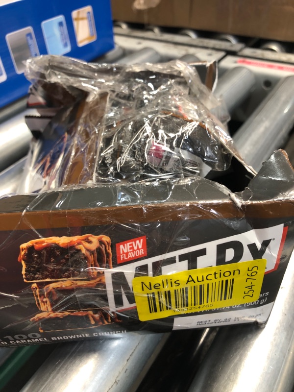 Photo 1 of ****NON REFUNDABLE***EXP : MAR 2 2025 .MET-Rx Big 100 Protein Bar, Meal Replacement Bar, 30G Protein, Salted Caramel Brownie Crunch, 9 Count, 3.52 Oz.(Packaging may vary)