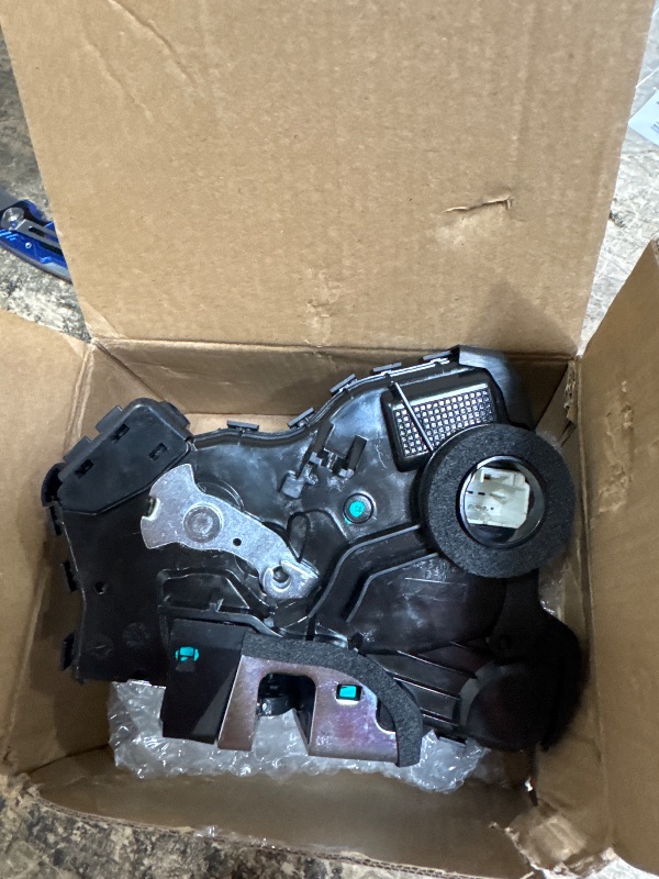 Photo 1 of Door Lock Actuator Motor Front Right Driver Side | for Toyota 4Runner Camry Tundra Sequoia, Lexus ES350 GS350 LS460 RX450h, Scion tC xB xD | Replaces# 69040-0C050, 69040-06180, 931-401