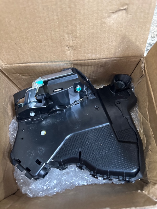 Photo 1 of Door Lock Actuator Motor Front Right Driver Side | for Toyota 4Runner Camry Tundra Sequoia, Lexus ES350 GS350 LS460 RX450h, Scion tC xB xD | Replaces# 69040-0C050, 69040-06180, 931-401