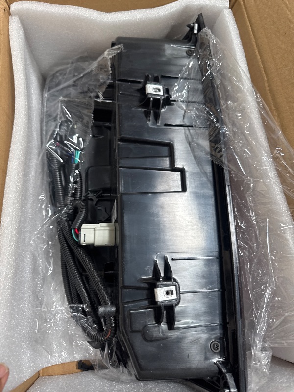 Photo 1 of *PREVIOUSLY ASSEMBLED//UNTESTED* Lochnchn LED Tail Light Assembly Compatible with 2019-2024 GMC Sierra 1500/2500HD/3500HD,Right Passenger Side Taillights Rear Lamp with Signature Brake Light Replace# 84565922 GM2801310
