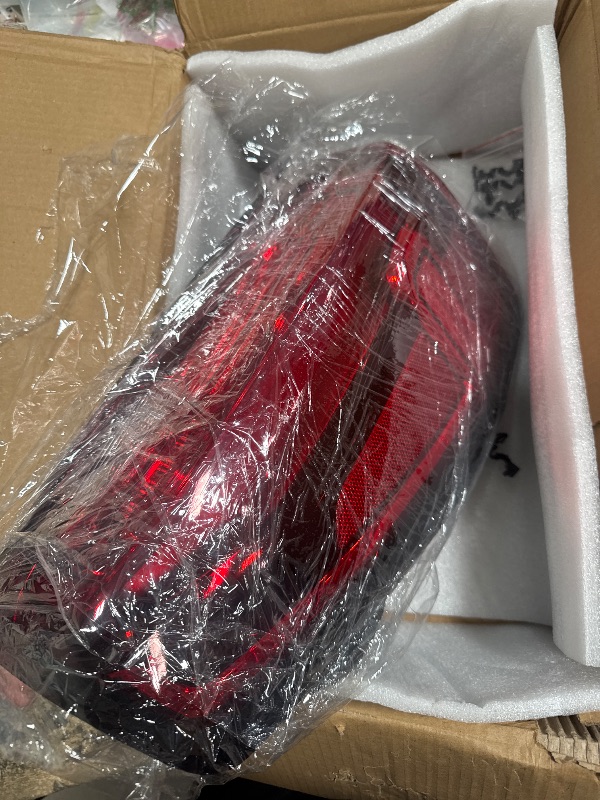 Photo 1 of *PREVIOUSLY ASSEMBLED//UNTESTED* Lochnchn LED Tail Light Assembly Compatible with 2019-2024 GMC Sierra 1500/2500HD/3500HD,Right Passenger Side Taillights Rear Lamp with Signature Brake Light Replace# 84565922 GM2801310