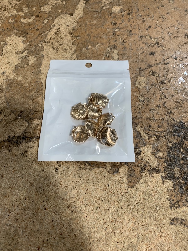 Photo 1 of 10pcs Glittering Seashells Shaped Buttons, Decorative Alloy Shank Sea Shell Buttons, DIY Handmade Sewing Accessories Gift for Women Men Suit Woolen Coat Shirt Trousers Sewing Crafts