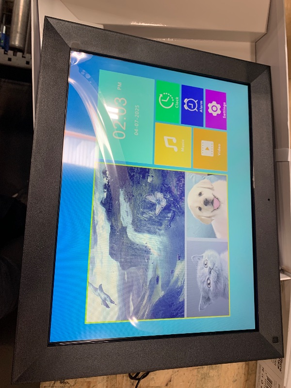 Photo 1 of Aluratek 15" LCD Digital Photo Frame w/4GB Built-In Mem & USB SD/SDHC Support (ADMPF315F)