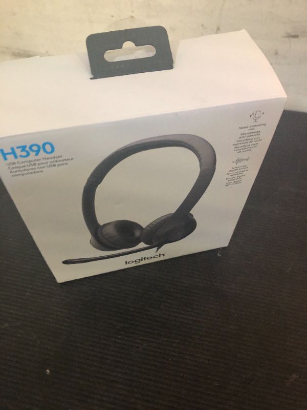 Photo 1 of Logitech H390 Wired Headset for PC/Laptop, Stereo Headphones with Noise Cancelling Microphone, USB-A, in-Line Controls for Video Meetings, Music, Gaming and Beyond - Black