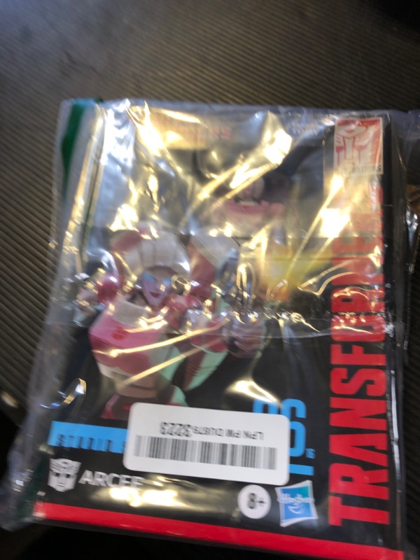 Photo 1 of Transformers Toys Studio Series 86-16 Deluxe Class The The Movie Arcee Action Figure - Ages 8 and Up, 4.5-inch