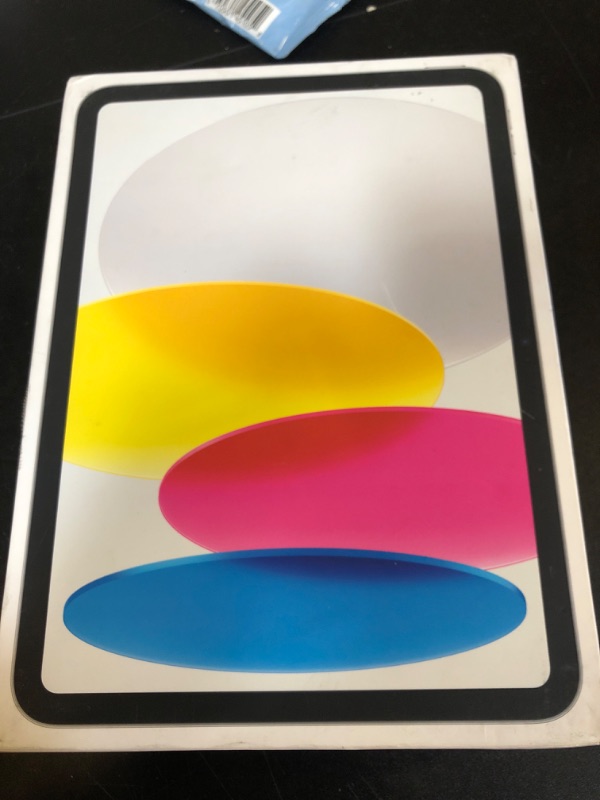 Photo 1 of Apple iPad (10th Generation): with A14 Bionic chip, 10.9-inch Liquid Retina Display, 64GB, Wi-Fi 6, 12MP front/12MP Back Camera, Touch ID, All-Day Battery Life – Silver ***ONLY FOR PARTS // IPAD SCREEN DOESN'T WORK***