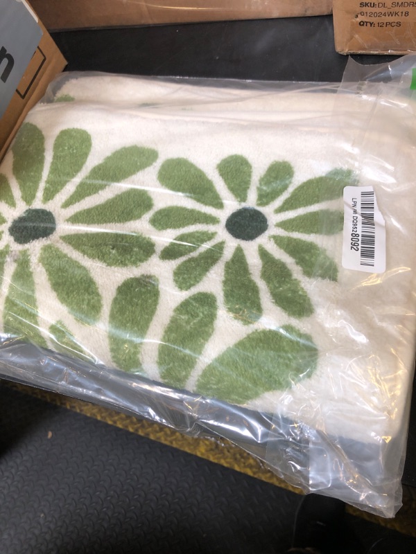 Photo 1 of SHIYUE Green Bathroom Rugs Bath Mat, Microfiber Fluffy Soft Floor Mats for Bathroom, Non-Slip and Waterproof Back Soft Bathmat, for Indoor Shower Bathtub Decoration (Cute Floral 18x26in)