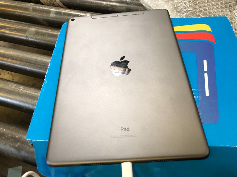 Photo 1 of Apple 2019 iPad Air 3rd Gen, 10.5-inch Gray (Renewed)-------locked for previously owner missing password 

