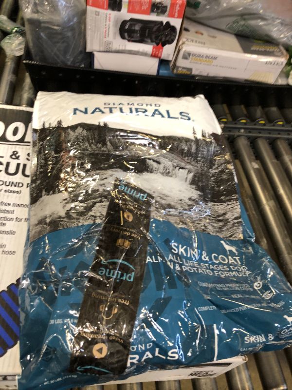 Photo 1 of DIAMOND NATURALS Skin & Coat Real Meat Recipe Dry Dog Food with Wild Caught Salmon 30 Pound (Pack of 1)
