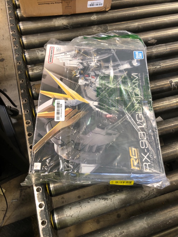 Photo 1 of Bandai Hobby RG 1/144#32 Nu Gundam Char's Counterattack