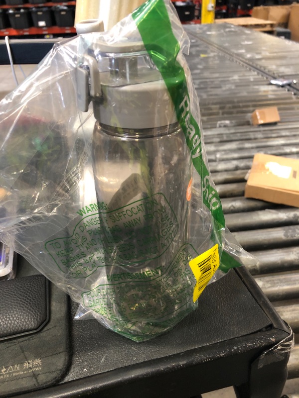 Photo 1 of 29 OZ WATER BOTTLE 