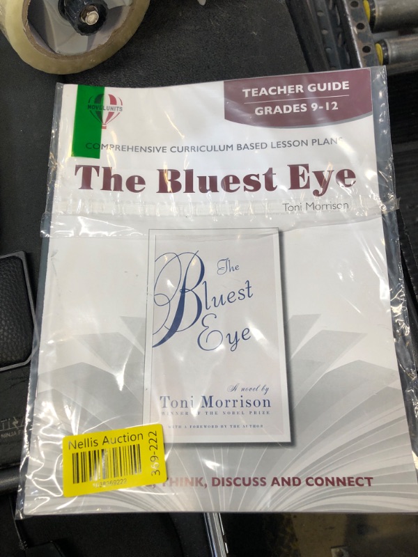 Photo 1 of TEACHER GUIDE GRADES 9-12 COMPREHENSIVE CURRICULUM BASED LESSON PLANS THE BLUEST EYES - TONI MORRISON 