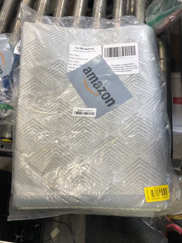 Photo 1 of Square Cooling Bedding Mat,Ice Silk Matting,Foldable Jacquard Ice Silk Mat with Matching Pillowcases,??? (Silver, Queen)