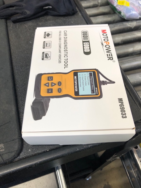 Photo 1 of MOTOPOWER MP69033 Car OBD2 Scanner Code Reader Engine Fault Scanner CAN Diagnostic Scan Tool for All OBD II Protocol Cars Since 1996, Yellow