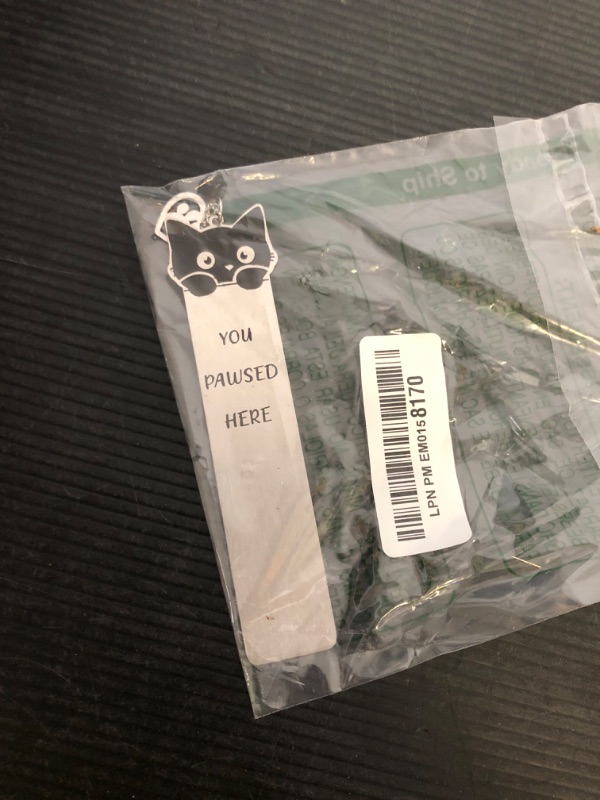 Photo 1 of Cat Bookmark, Zinc Alloy Kitten Pet Book Marker for Women Cute Bookmark for Reading Women Bookish Gift for Cat Lovers Funny Animals Book Mark with Heart Pendent for Book Cat Lovers