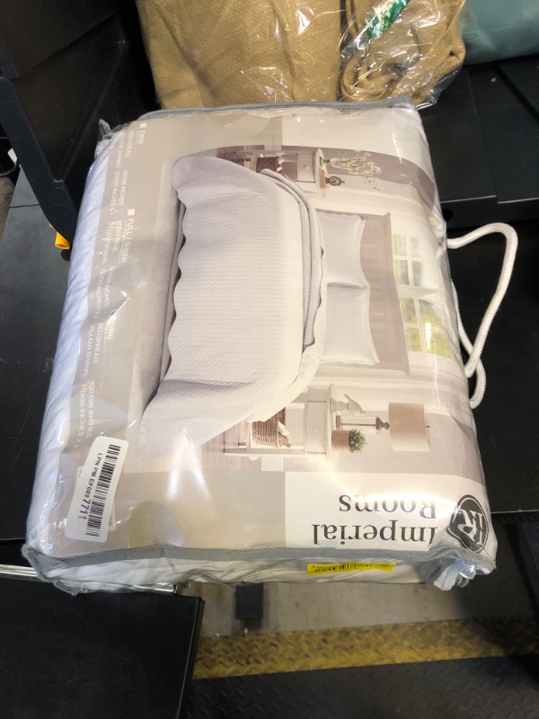Photo 1 of IR Imperial Rooms King Quilt Bedding Set Size (106" x 96") + 2 Pillow Shams (20" x 36"+ 2") - 3 Pcs Summer Season Lightweight Reversible Microfiber Coverlet Embossed Quilt Bedspread (White)