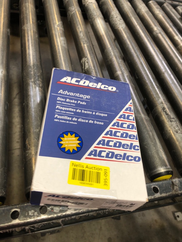 Photo 1 of ACDelco Advantage 14D883CHF1 Ceramic Rear Disc Brake Pad Set with Clips