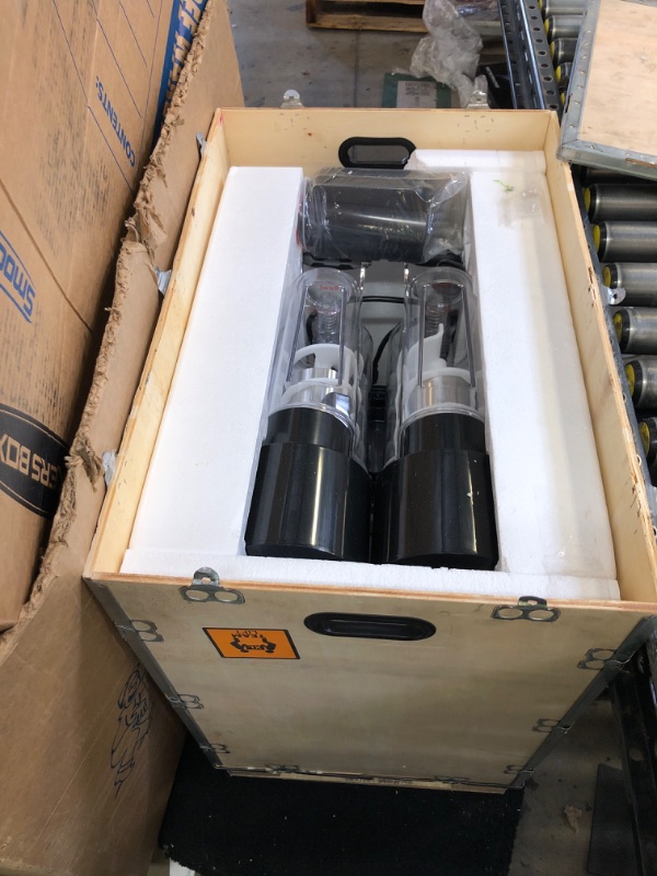 Photo 1 of VEVOR Commercial Slushy Machine, 3Lx2Tank Slushie Machine, 370W Frozen Drink Machine with Temperature Preservation, Slushy Maker Machine for Supermarkets Cafes Restaurants Bars, Black