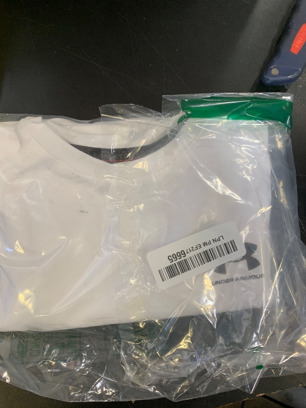 Photo 1 of Under Armour Boys HeatGear Armour Short-Sleeve T-Shirt , White (100)/Black , Medium