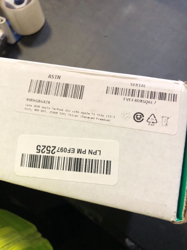 Photo 1 of Late 2020 Apple MacBook Air with Apple M1 Chip (13 inch, 8GB RAM, 256GB SSD) (QWERTY English) Silver (Renewed Premium)