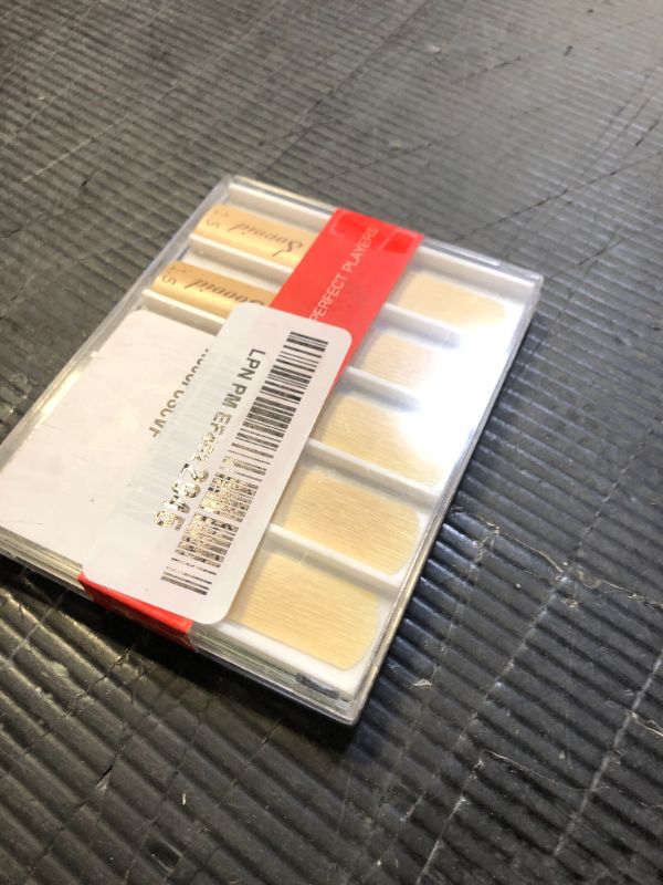 Photo 1 of Sovvid 10 Pack Bb Clarinet Reeds with Plastic Box, Strength 1.5 Reeds for Clarinet, Thinner Reed Tip & Unfiled Cut for Easy of Play, Traditional Reeds for Clarinet Beginner and Player