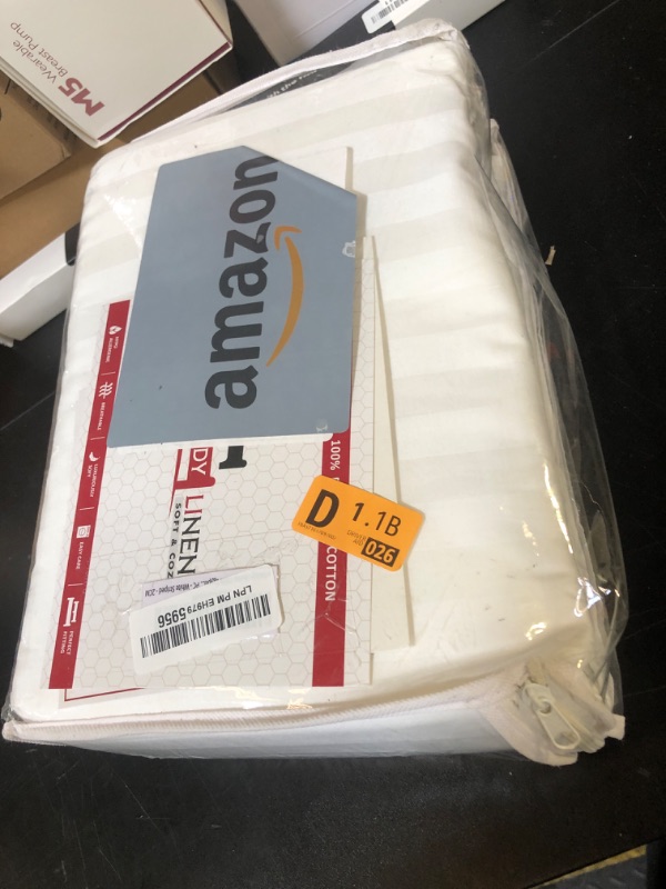 Photo 1 of eBeddy Linens 100% Egyptian Cotton Duvet Cover Super King Size 108x98 Inch, Sateen Duvet Cover 800-TC, Soft, Breathable Cotton Quilt Cover with Hidden Zipper Closure - 3 PC - White Striped - 2CM