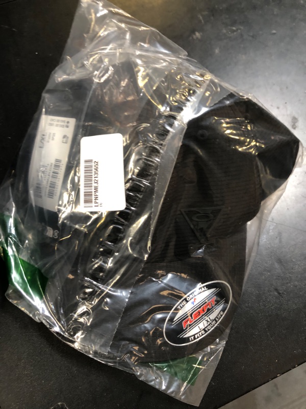 Photo 1 of Oakley Men's Standard Issue Notch Hat Black