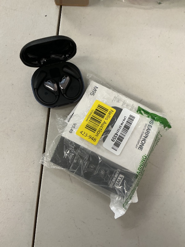 Photo 1 of AI Translation Earbuds Real Time 144 Languages Translating Headphone 3-in-1 Translator Earbuds Wireless Bluetooth Translation Headphone for Travel, Business, Learning, iOS & Android Compatible