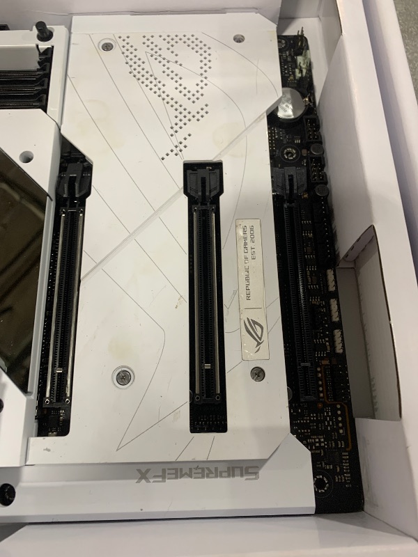 Photo 1 of ASUS ROG Maximus Formula Intel Z690 LGA 1700 ATX DDR5-SDRAM Motherboard