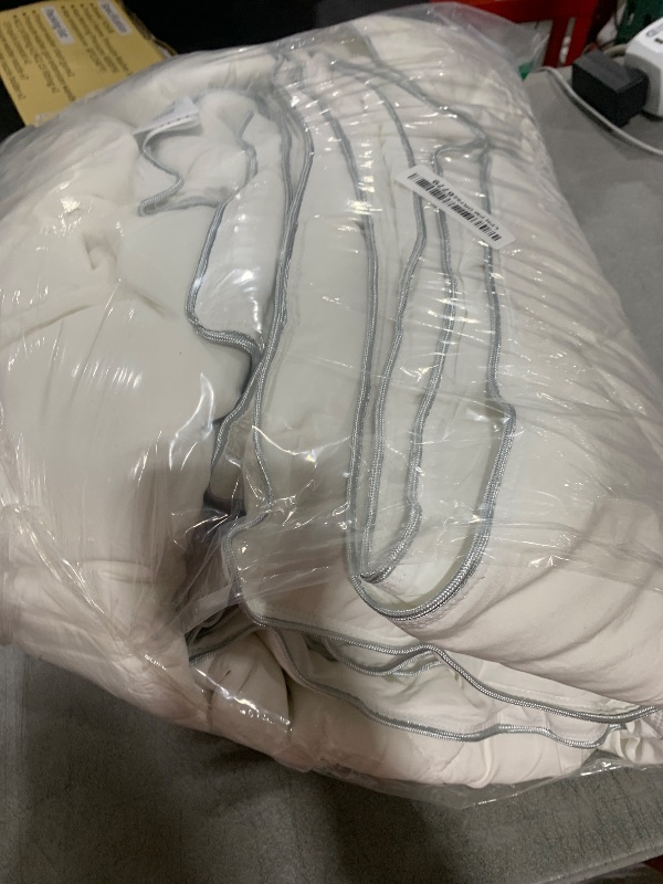 Photo 1 of Bamtek 100% Viscose Derived from Bamboo Comforter, Cooling Comforter, Duvet Insert, Breathable, Extra Fluffy, Lightweight Comforters, Queen Size