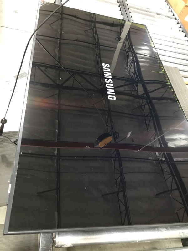 Photo 1 of 65” Class DU7200 Series Crystal UHD 4K Smart Tizen TV (2024)