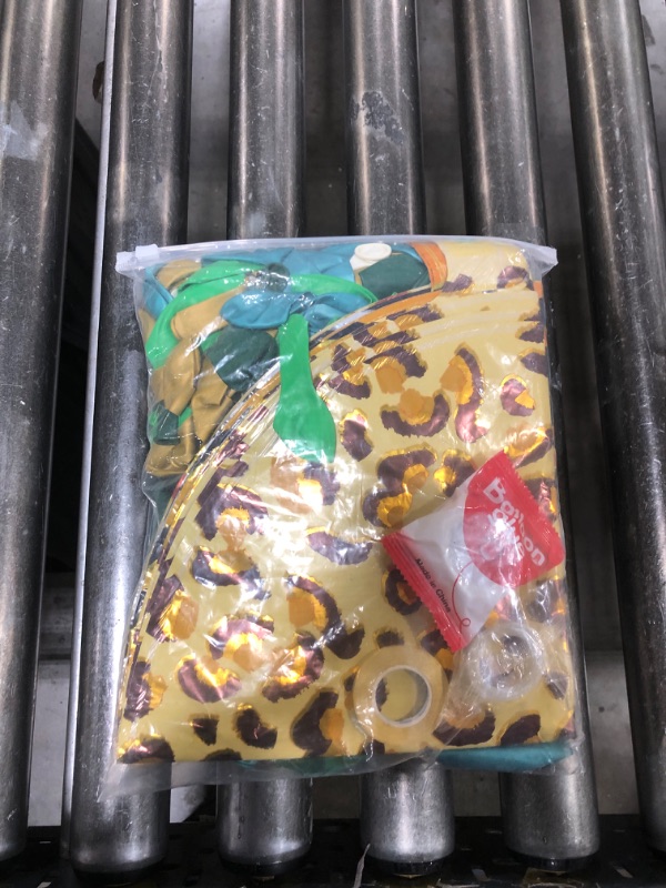 Photo 1 of Safari Balloon Garland Arch Kit Wild one For Kid's Childer Party Decoration Jungle Themed Animal Green Foil Print