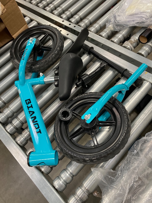 Photo 1 of ***(USED, SCUFF/SCRATCHES, ROUND PART CRACKED SLIGHTLY...SEE PHOTO,)***
WLRETMCI Kid Balance Bike, 12'' Toddlers Training Bicycle for 2-5 Years Old Boys Girls, Lightweight with Lighting up Wheels, Bule