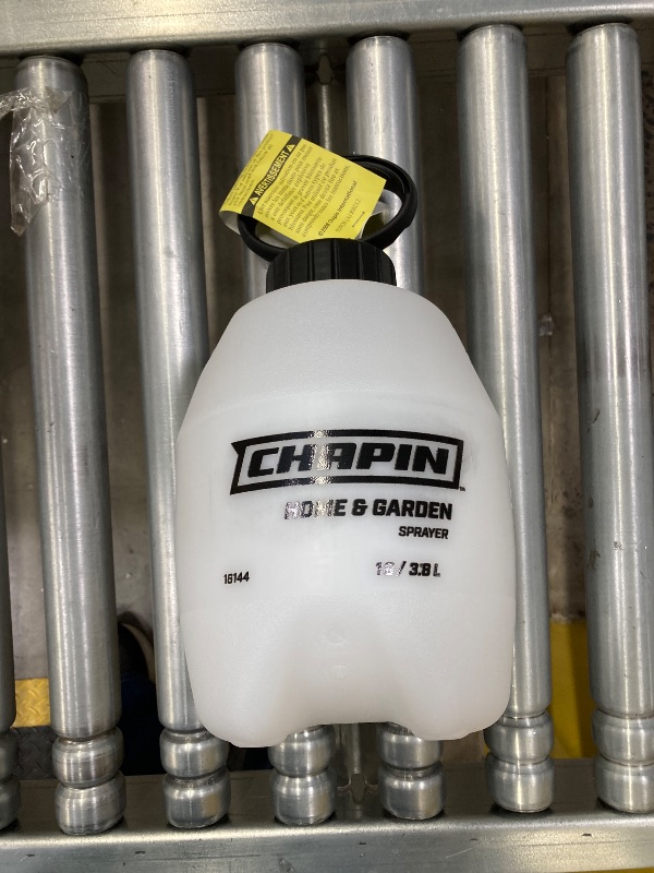 Photo 1 of ***(MISSING PARTS -SELLING AS IS -PART ONLY)*** NO SPRAYER***
Chapin International 16144 1 Gallon Multipurpose Jug for Lawn,Home and Garden,Translucent White