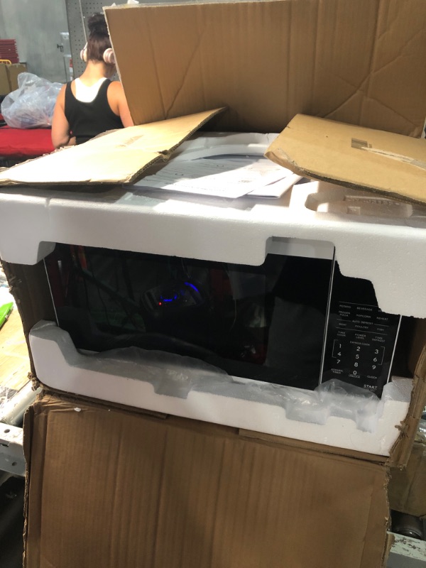 Photo 1 of (BROKEN DOOR) (PARTS) SHARP SMC1161KW Countertop Microwave Oven with Removable 12.4" Carousel Turntable, 1.1 Cubic Feet, 1000 Watt CuFt, White