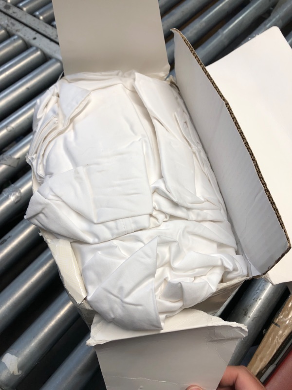 Photo 1 of (USED/FAIR) (PARTIAL SET) Mayfair Linen 100% Egyptian Cotton Split King Sheets Sets for Adjustable Bed - 5 PC Luxury Set, 600 Thread Count Sleep Number Sheets Split Top King (White), 16" Deep Pocket Sateen Weave Hotel Bedsheet