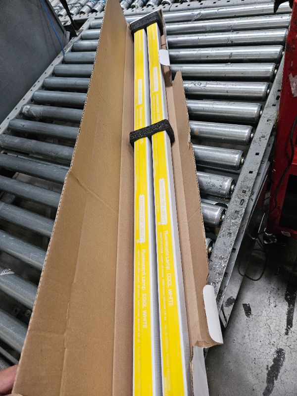 Photo 1 of (UNTESTED) F40CW (2 Pack) 4ft Fluorescent Tube Light Bulb 40W 40 Watt T12 Cool White 4100K 1.5 inch Diameter Replaces F40T12/CW F40T12 F40XL/SP41 F40/SPX41 F40/SP41/ECO F40SP41 F40CWX, F40 CW Supreme (2)