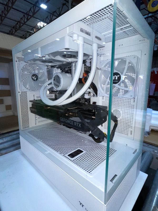 Photo 1 of **Parts Only** Thermaltake LCGS View 7870TS-270 Gaming Desktop (AMD Ryzen™ 7 7800X3D, ToughRam 32GB DDR5 6400MT/s RGB Memory, NVIDIA® GeForce RTX™ 5070 Ti, 2TB NVMe M.2, WiFi, Windows 11) V27S-B850-57T-LCS