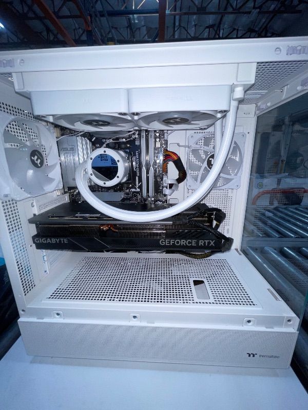 Photo 1 of **Parts Only** Thermaltake LCGS View 7870TS-270 Gaming Desktop (AMD Ryzen™ 7 7800X3D, ToughRam 32GB DDR5 6400MT/s RGB Memory, NVIDIA® GeForce RTX™ 5070 Ti, 2TB NVMe M.2, WiFi, Windows 11) V27S-B850-57T-LCS
