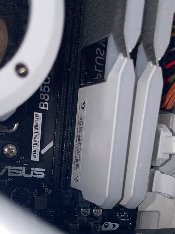 Photo 1 of **Parts Only** Thermaltake LCGS View 7870TS-270 Gaming Desktop (AMD Ryzen™ 7 7800X3D, ToughRam 32GB DDR5 6400MT/s RGB Memory, NVIDIA® GeForce RTX™ 5070 Ti, 2TB NVMe M.2, WiFi, Windows 11) V27S-B850-57T-LCS