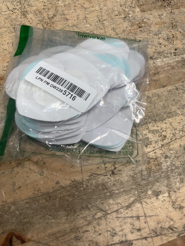 Photo 1 of 50pcs Castor Oil Wrap for Belly Button, Heart Shape Self-Adhesive & Highly Absorbent Castor Oil Wrap Pack for Belly Button Pad Patches Waterproof Disposable Cover Stickers (Oils Not Included)