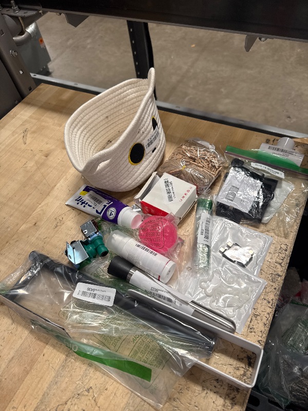 Photo 1 of *NO REFUNDS/ FINAL SALE* BUNDLE OF ASSORTED ITEMS (15 ITEMS)
